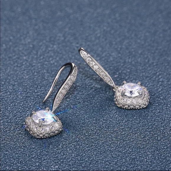 New Women’s 925 Silver Diamond Earrings - Picture 5 of 6